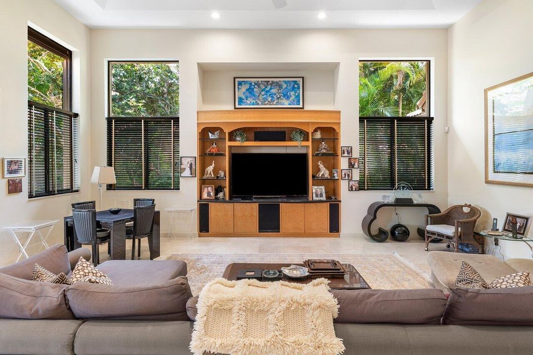 En Venta: $5,099,000 (5 camas, 5 baños, 5265 Pies cuadrados)