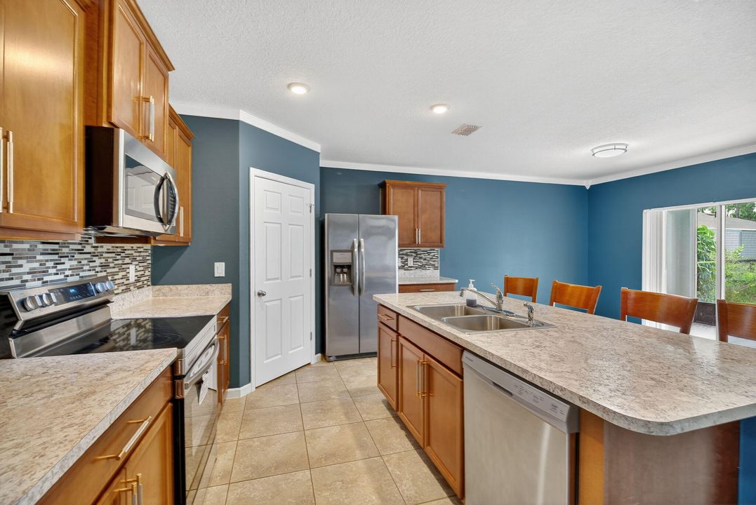 Activo con contrato: $362,000 (4 camas, 2 baños, 1846 Pies cuadrados)