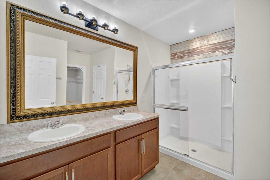 Activo con contrato: $362,000 (4 camas, 2 baños, 1846 Pies cuadrados)