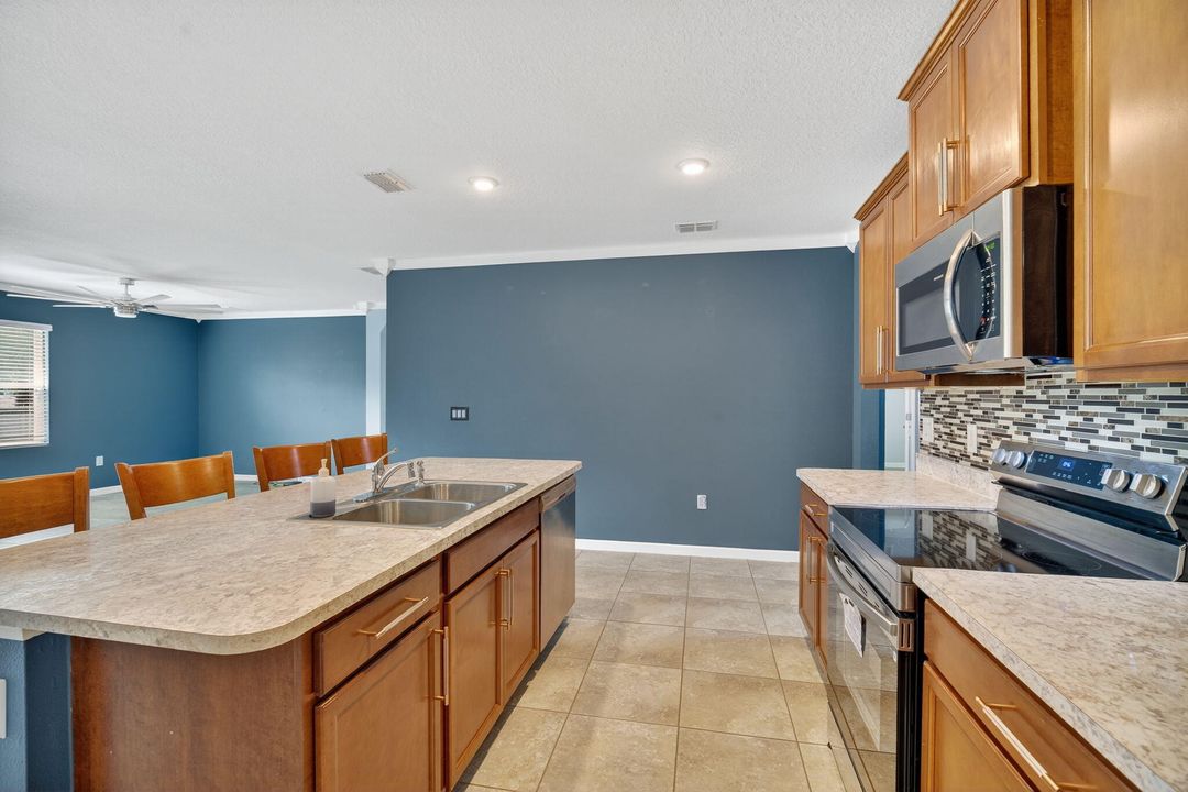 В аренду: $2,400 (4 спален, 2 ванн, 1846 Квадратных фут)