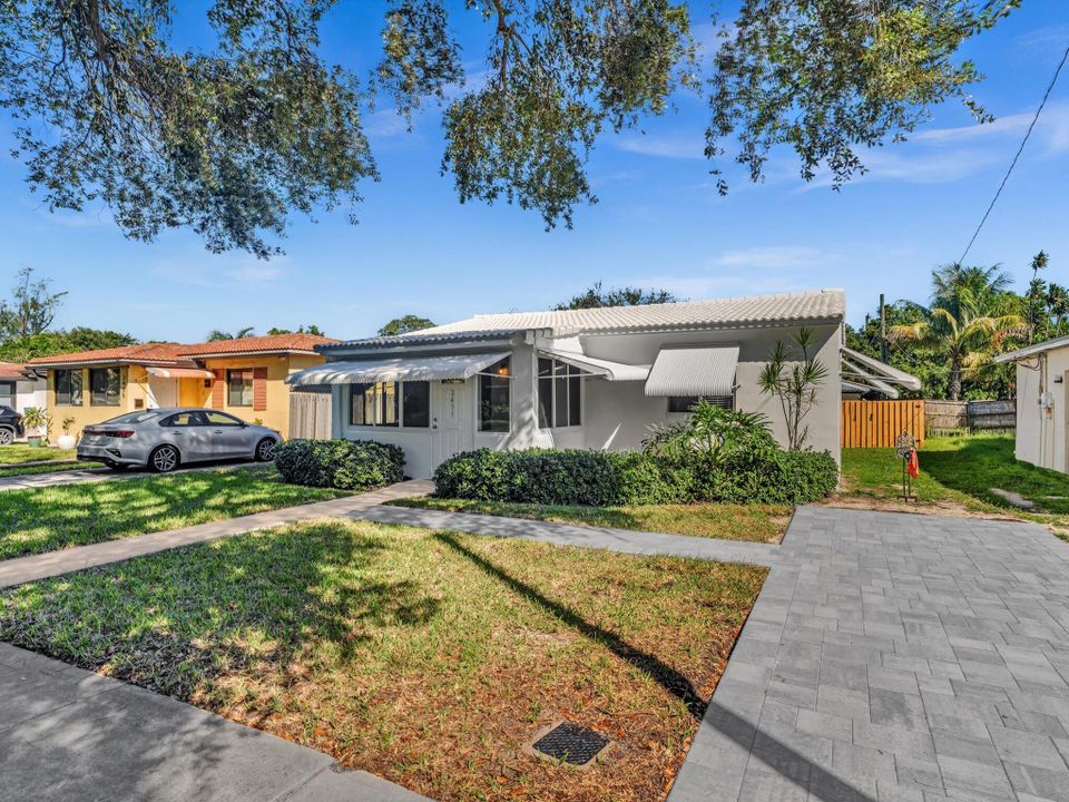 Recently Sold: $449,000 (2 beds, 1 baths, 937 Square Feet)