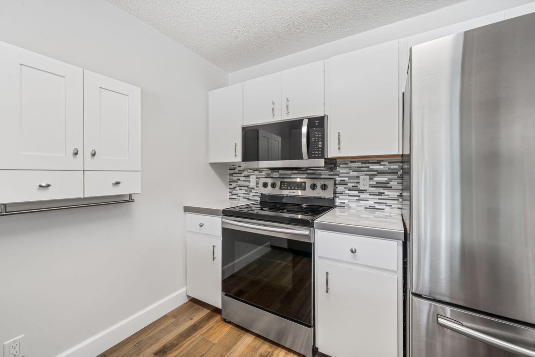 Active With Contract: $619,900 (3 beds, 2 baths, 1397 Square Feet)