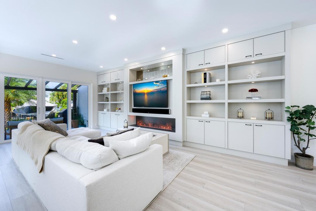 For Rent: $25,000 (4 beds, 3 baths, 3598 Square Feet)