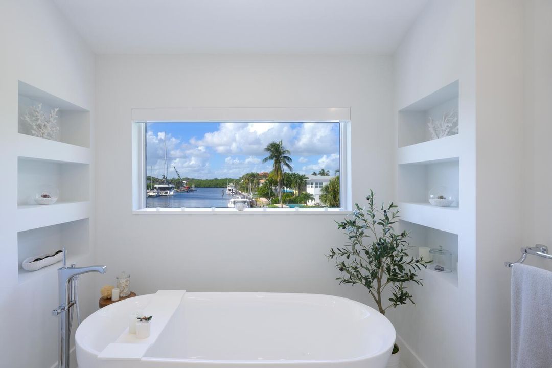 For Rent: $25,000 (4 beds, 3 baths, 3598 Square Feet)