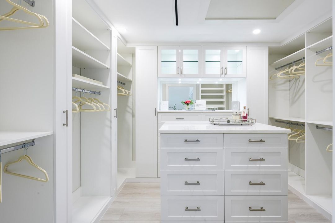 For Rent: $25,000 (4 beds, 3 baths, 3598 Square Feet)