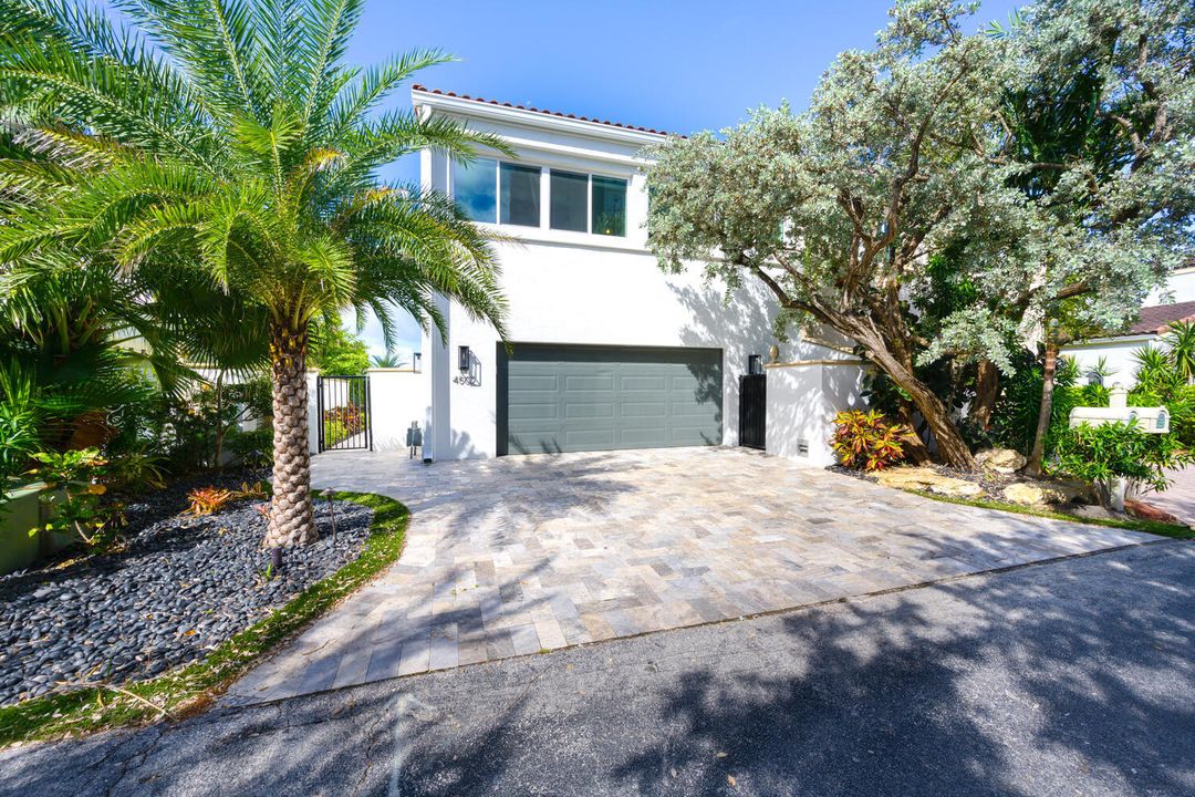 For Rent: $25,000 (4 beds, 3 baths, 3598 Square Feet)