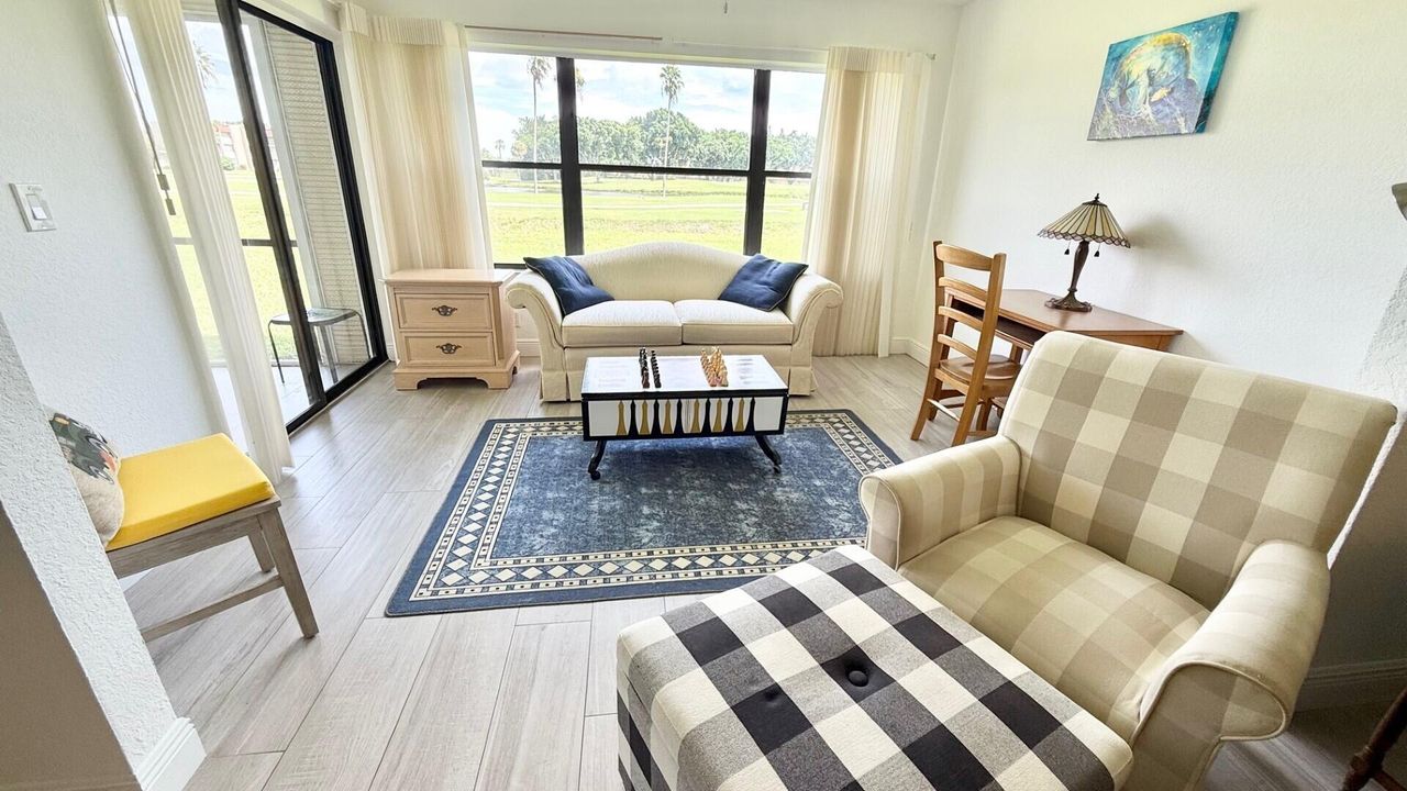 合同活跃: $2,800 (2 贝兹, 2 浴室, 1186 平方英尺)