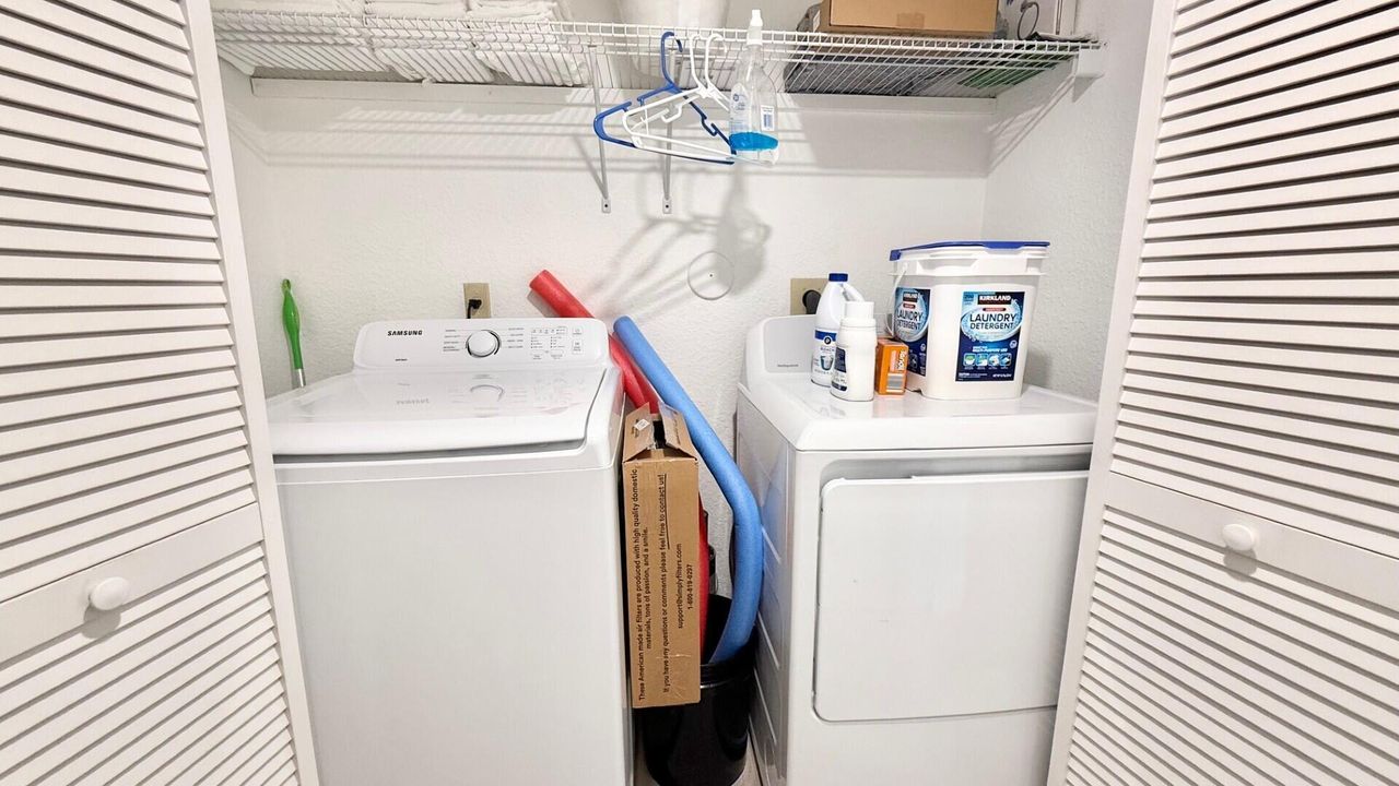 合同活跃: $2,800 (2 贝兹, 2 浴室, 1186 平方英尺)