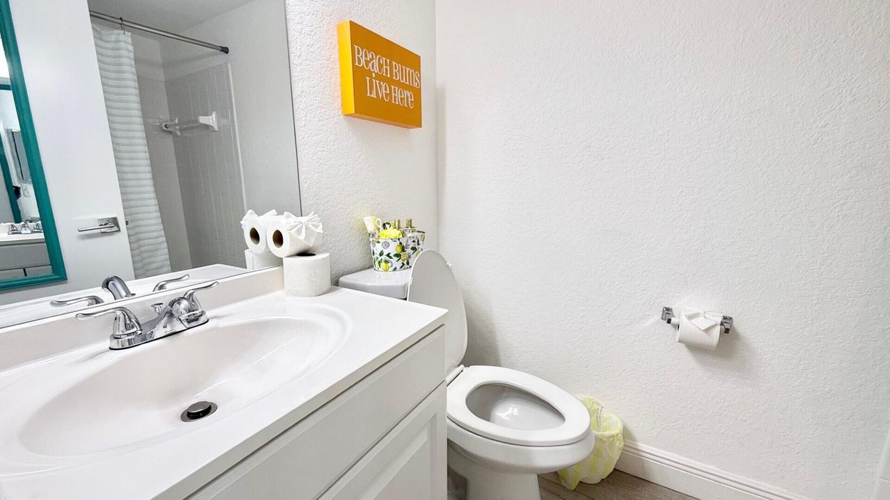 合同活跃: $2,800 (2 贝兹, 2 浴室, 1186 平方英尺)