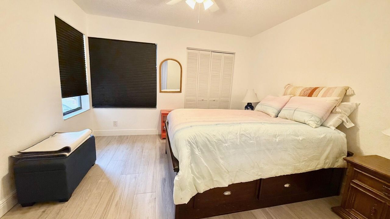 合同活跃: $2,800 (2 贝兹, 2 浴室, 1186 平方英尺)