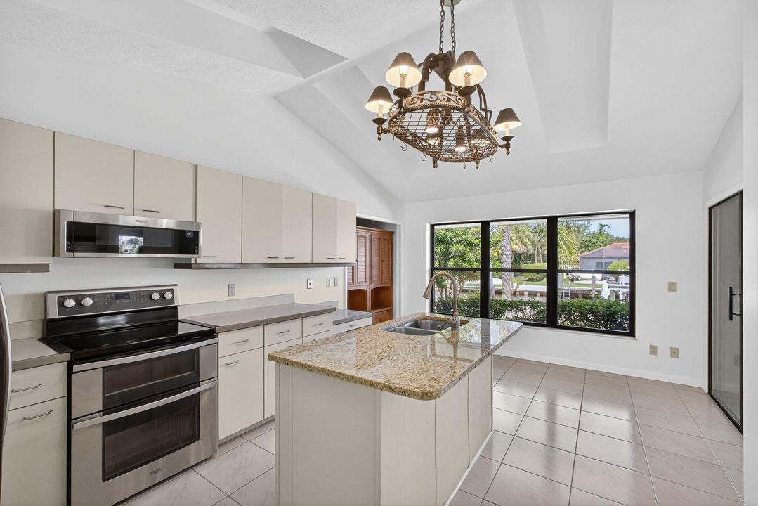 待售: $1,662,500 (3 贝兹, 2 浴室, 2384 平方英尺)