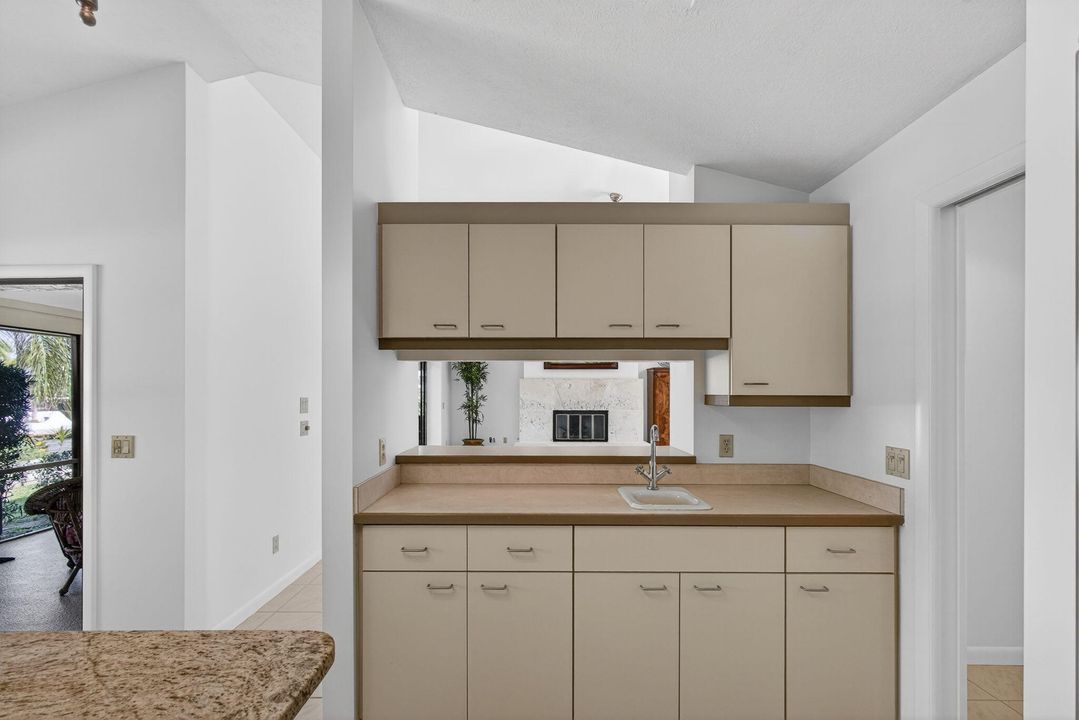 待售: $1,662,500 (3 贝兹, 2 浴室, 2384 平方英尺)