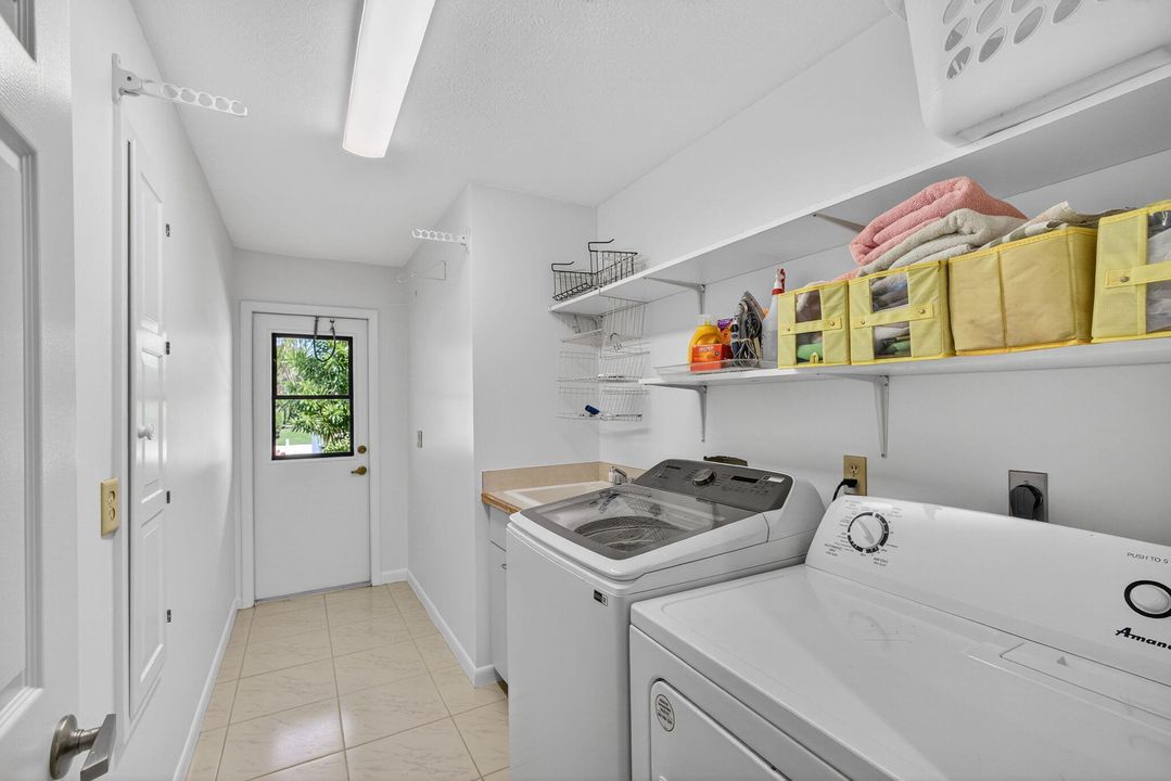 待售: $1,662,500 (3 贝兹, 2 浴室, 2384 平方英尺)