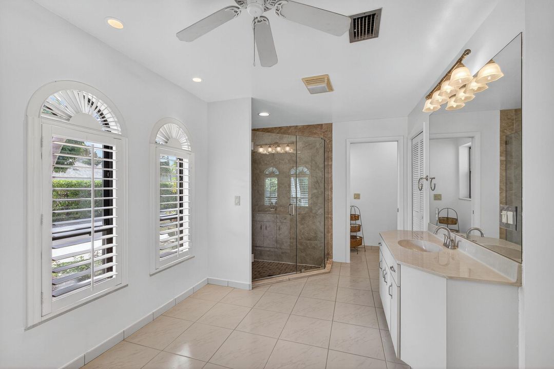 待售: $1,662,500 (3 贝兹, 2 浴室, 2384 平方英尺)