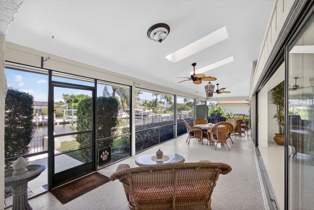 待售: $1,662,500 (3 贝兹, 2 浴室, 2384 平方英尺)