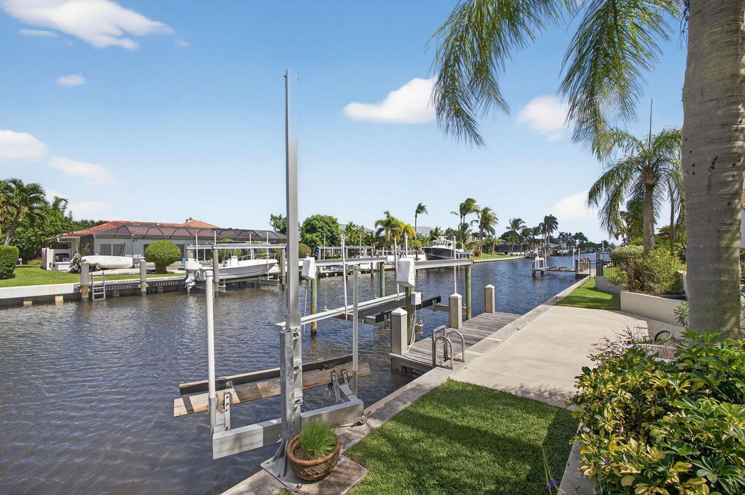 待售: $1,662,500 (3 贝兹, 2 浴室, 2384 平方英尺)