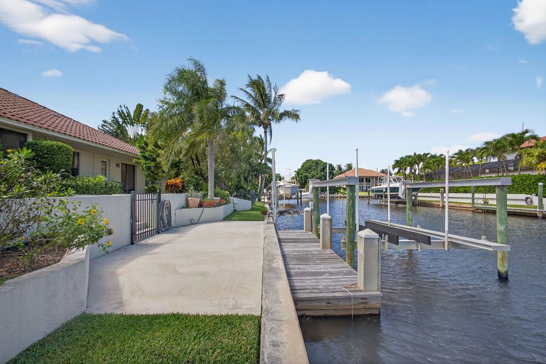 待售: $1,662,500 (3 贝兹, 2 浴室, 2384 平方英尺)