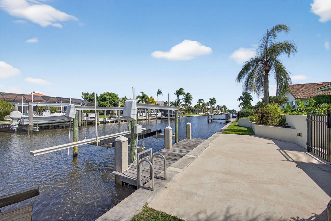 待售: $1,662,500 (3 贝兹, 2 浴室, 2384 平方英尺)