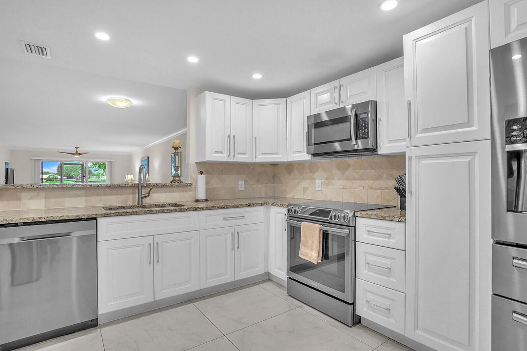 For Sale: $365,000 (3 beds, 2 baths, 1711 Square Feet)