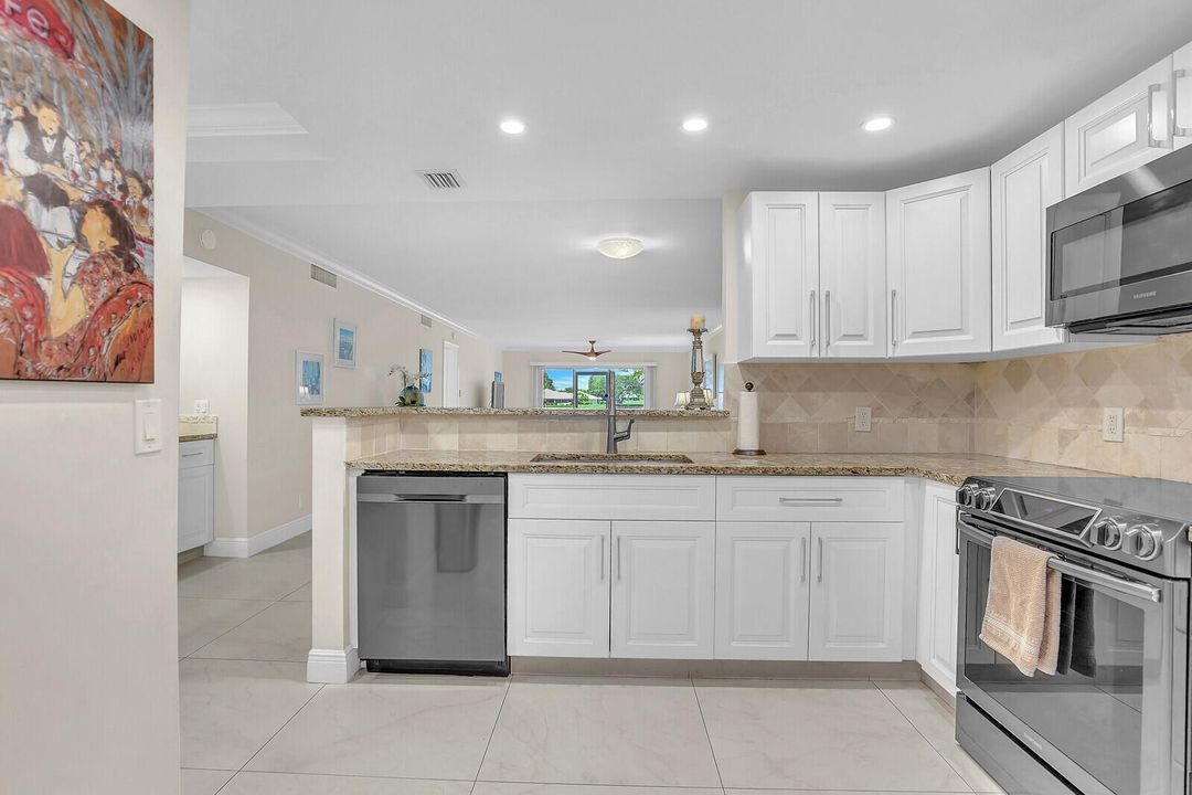 For Sale: $365,000 (3 beds, 2 baths, 1711 Square Feet)