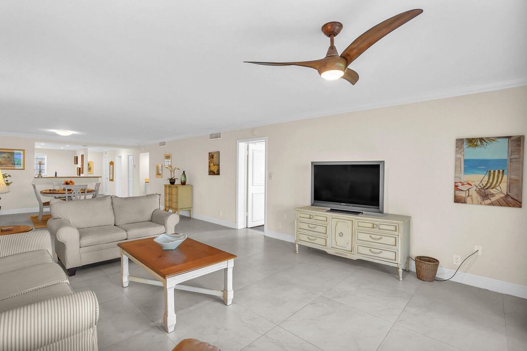 For Sale: $365,000 (3 beds, 2 baths, 1711 Square Feet)