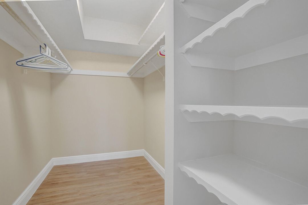 For Sale: $365,000 (3 beds, 2 baths, 1711 Square Feet)