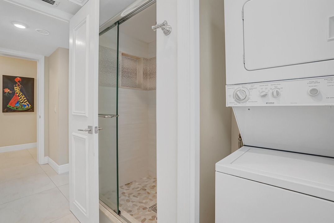 For Sale: $365,000 (3 beds, 2 baths, 1711 Square Feet)