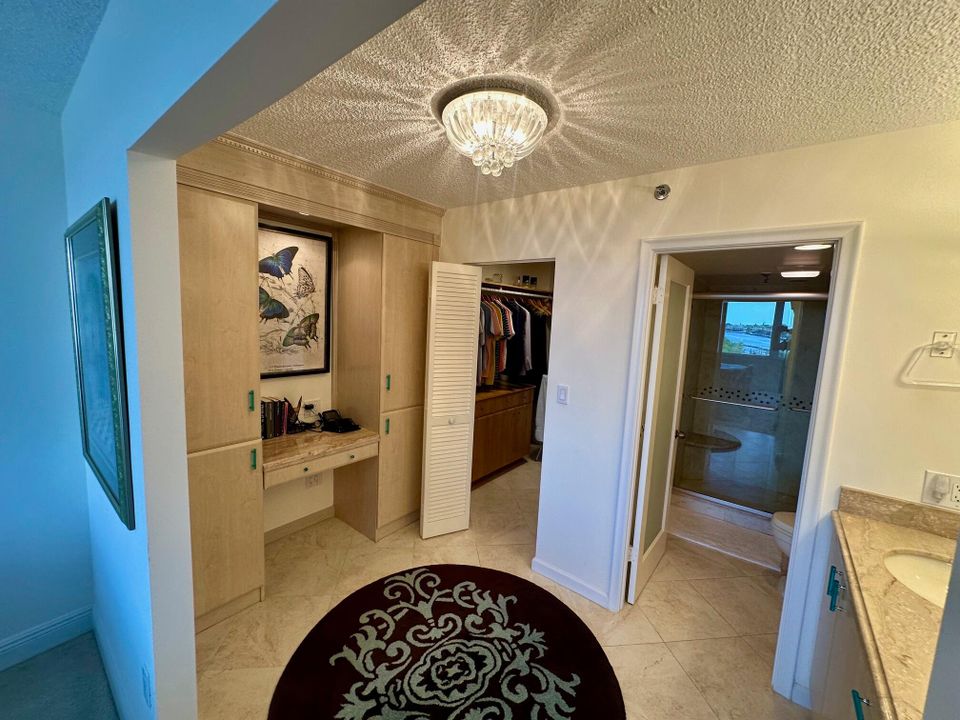 Activo con contrato: $6,500 (2 camas, 2 baños, 1296 Pies cuadrados)