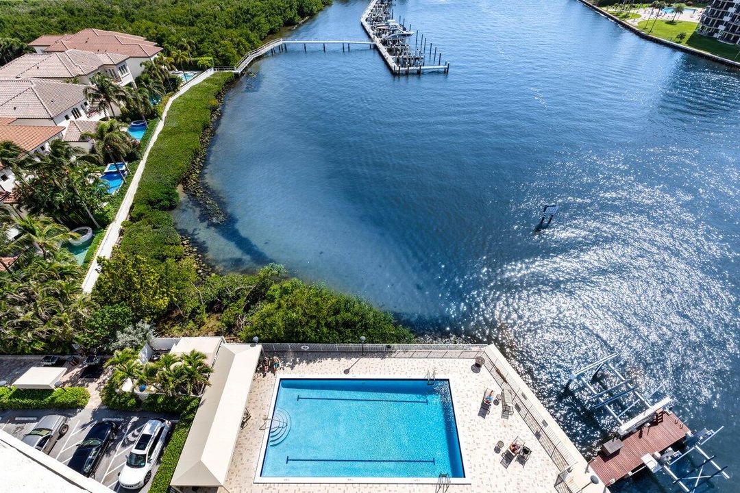 Activo con contrato: $6,500 (2 camas, 2 baños, 1296 Pies cuadrados)