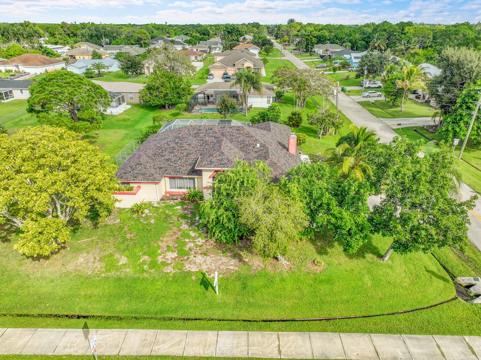 合同活跃: $449,000 (3 贝兹, 2 浴室, 2003 平方英尺)