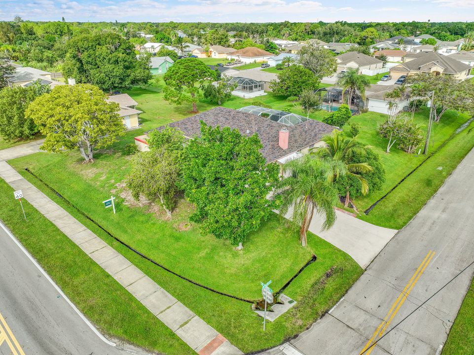 合同活跃: $449,000 (3 贝兹, 2 浴室, 2003 平方英尺)