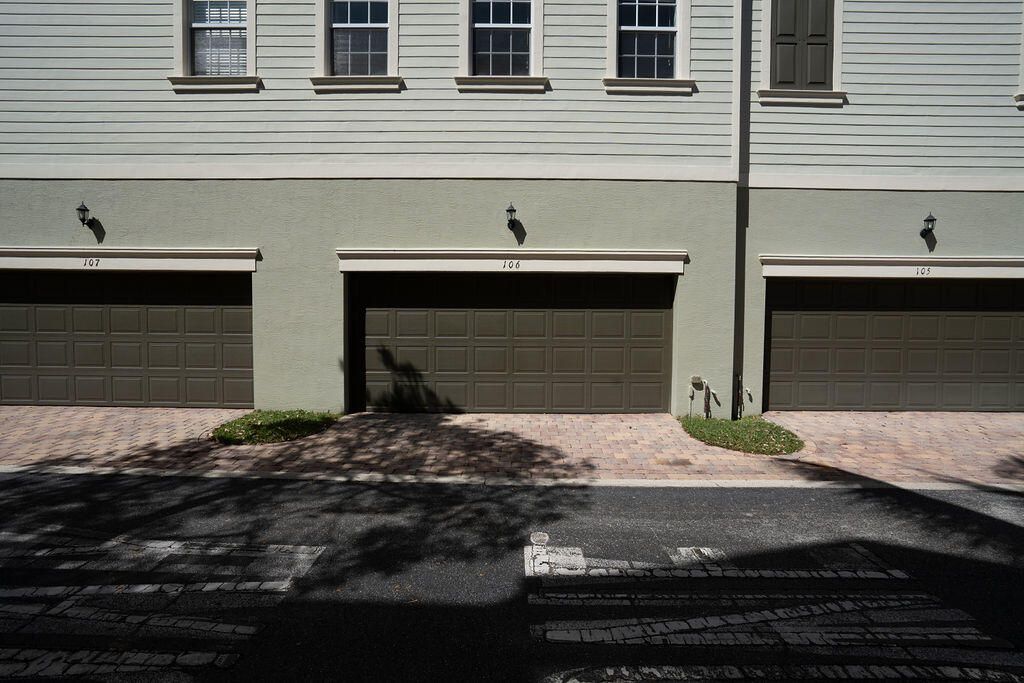 Под контрактом: $499,000 (3 спален, 2 ванн, 1897 Квадратных фут)