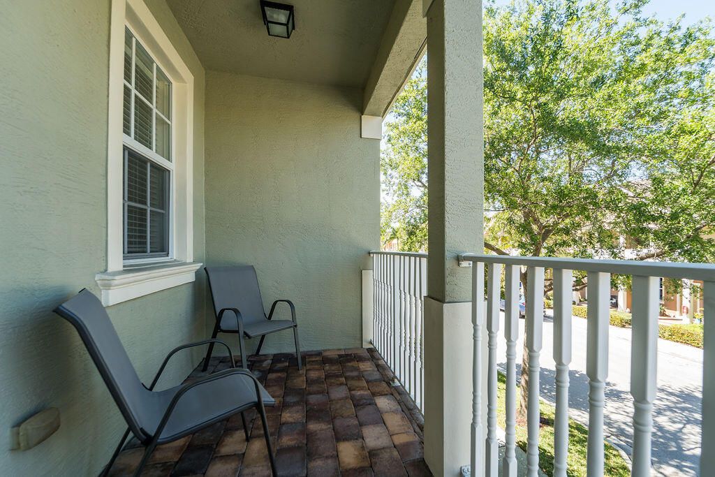 Под контрактом: $499,000 (3 спален, 2 ванн, 1897 Квадратных фут)