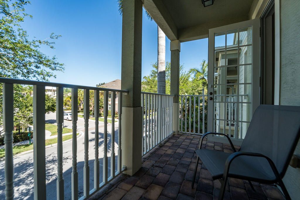 Под контрактом: $499,000 (3 спален, 2 ванн, 1897 Квадратных фут)