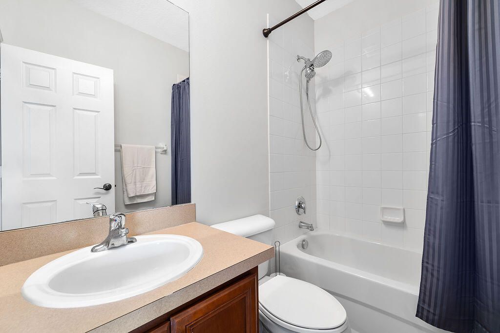 Под контрактом: $499,000 (3 спален, 2 ванн, 1897 Квадратных фут)