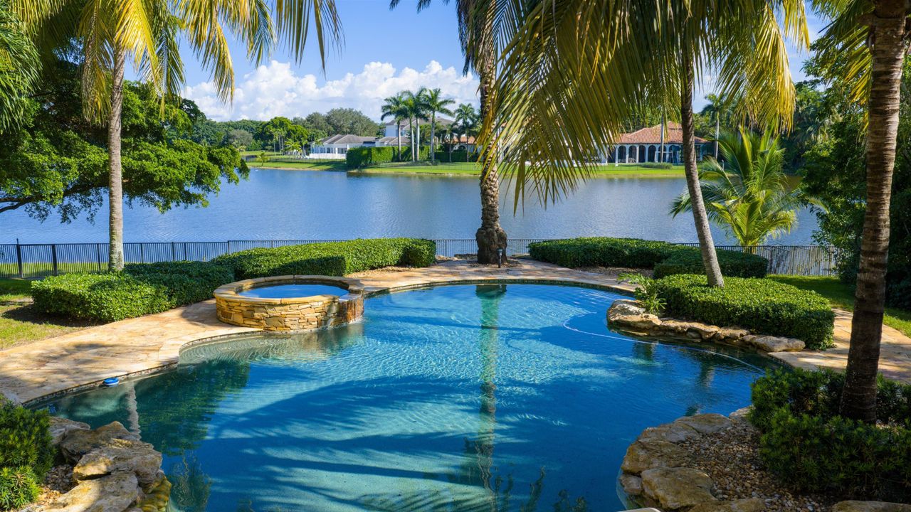 Recently Sold: $5,250,000 (6 beds, 7 baths, 10327 Square Feet)