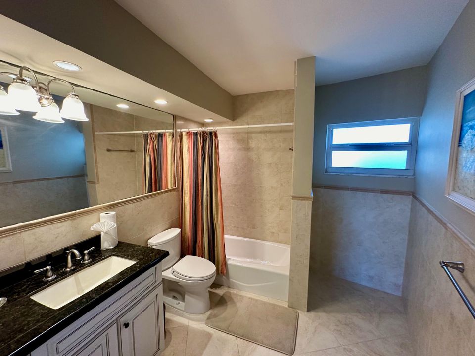 合同活跃: $6,500 (2 贝兹, 2 浴室, 1130 平方英尺)