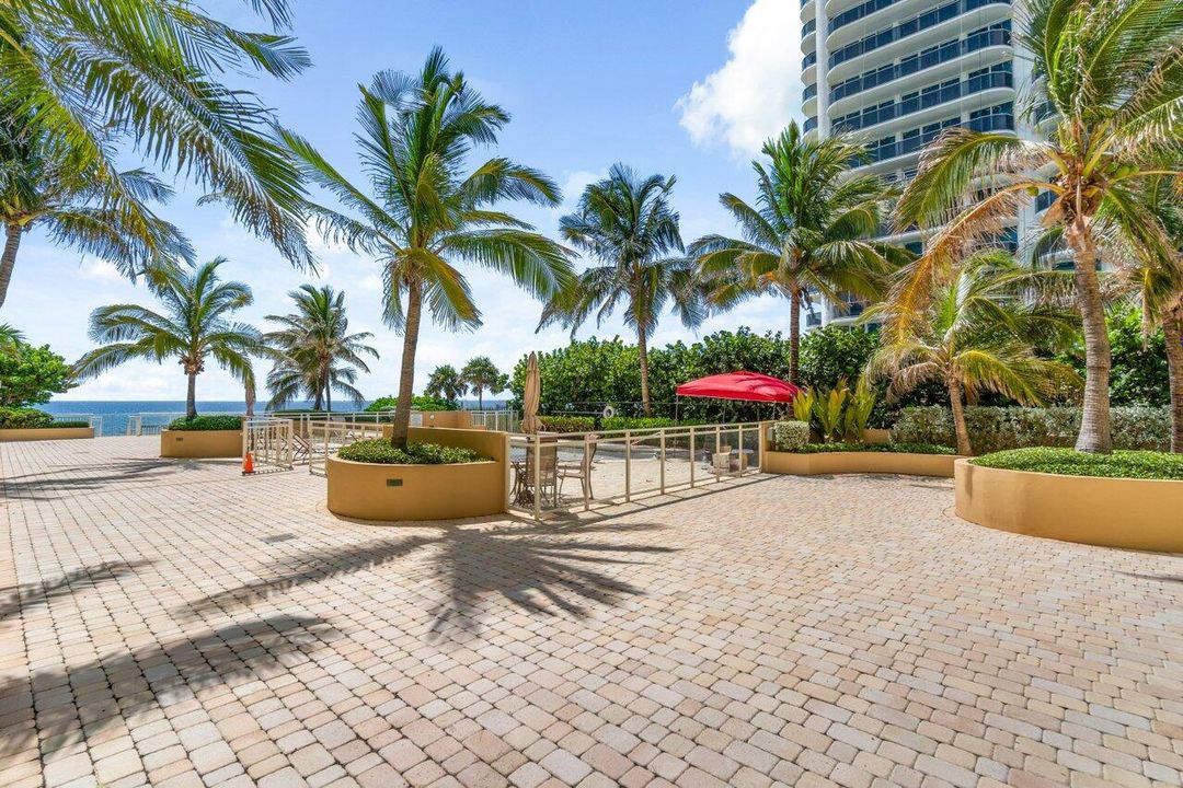 合同活跃: $6,500 (2 贝兹, 2 浴室, 1130 平方英尺)