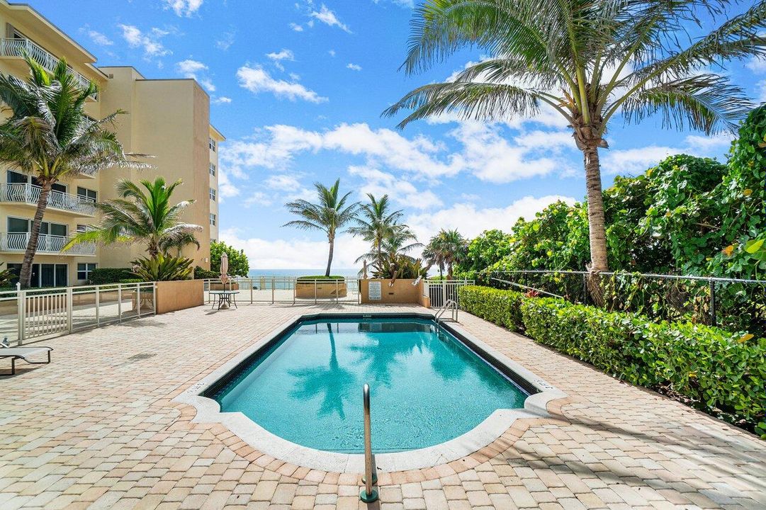 合同活跃: $6,500 (2 贝兹, 2 浴室, 1130 平方英尺)