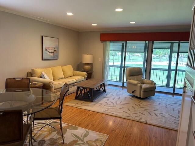 待售: $275,000 (2 贝兹, 2 浴室, 1230 平方英尺)