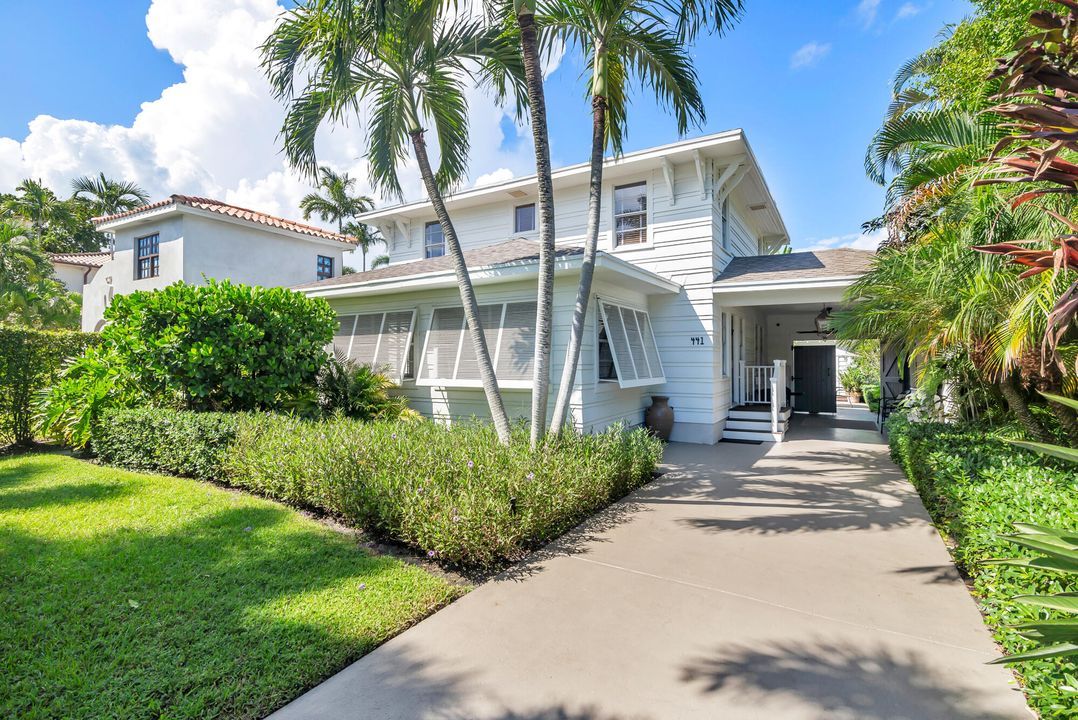 合同活跃: $1,575,000 (4 贝兹, 2 浴室, 2148 平方英尺)