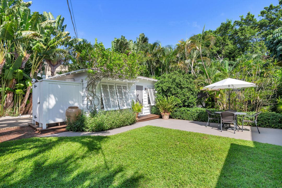 合同活跃: $1,575,000 (4 贝兹, 2 浴室, 2148 平方英尺)