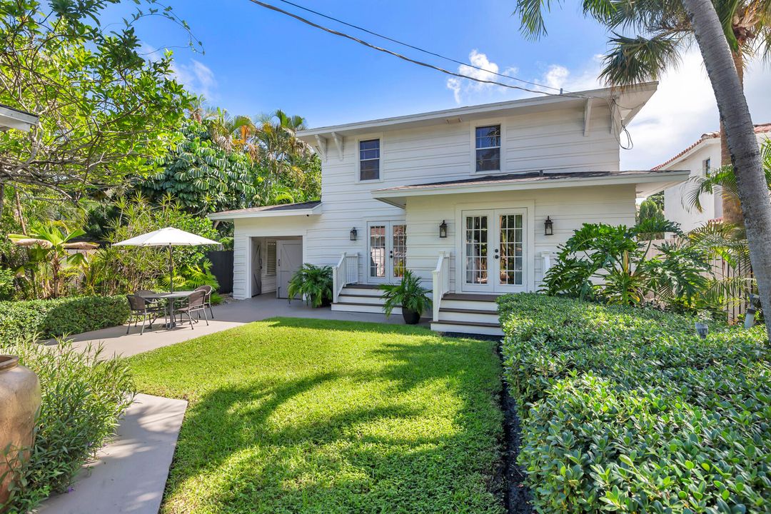 合同活跃: $1,575,000 (4 贝兹, 2 浴室, 2148 平方英尺)