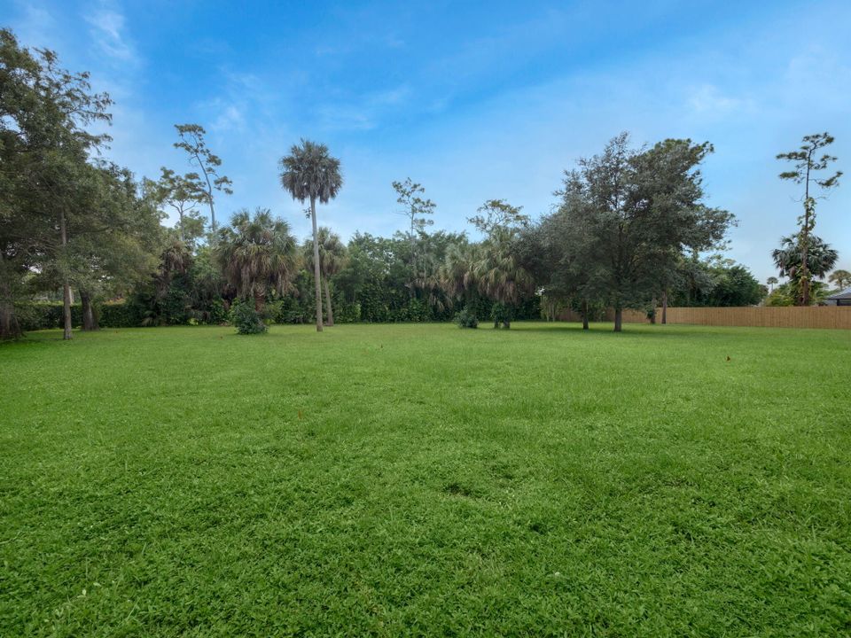 Active With Contract: $3,000 (1 beds, 1 baths, 727 Square Feet)