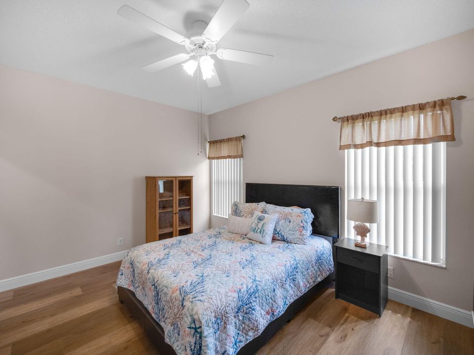 Active With Contract: $3,000 (1 beds, 1 baths, 727 Square Feet)