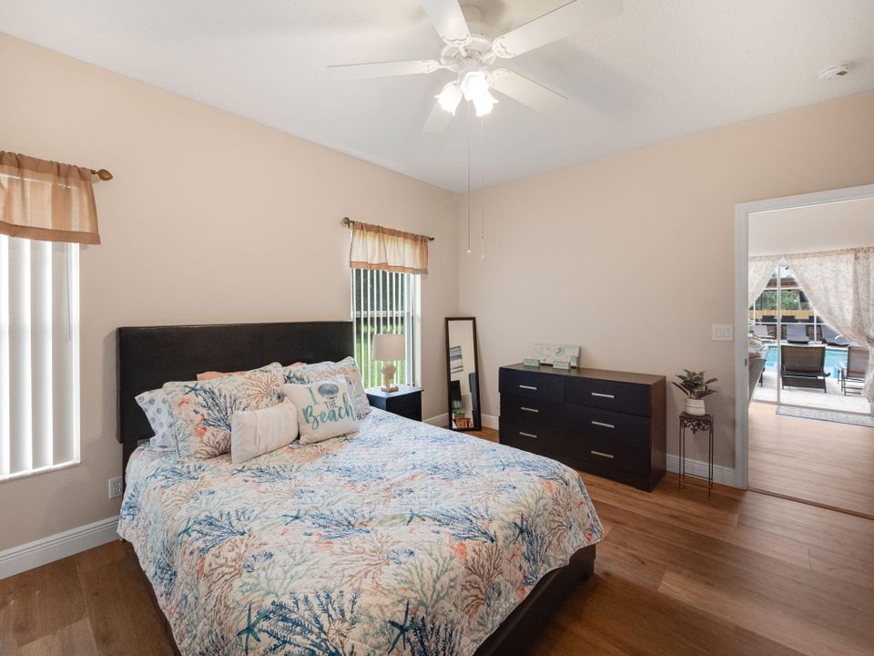 Active With Contract: $3,000 (1 beds, 1 baths, 727 Square Feet)