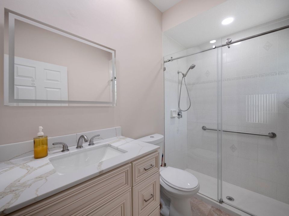Active With Contract: $3,000 (1 beds, 1 baths, 727 Square Feet)