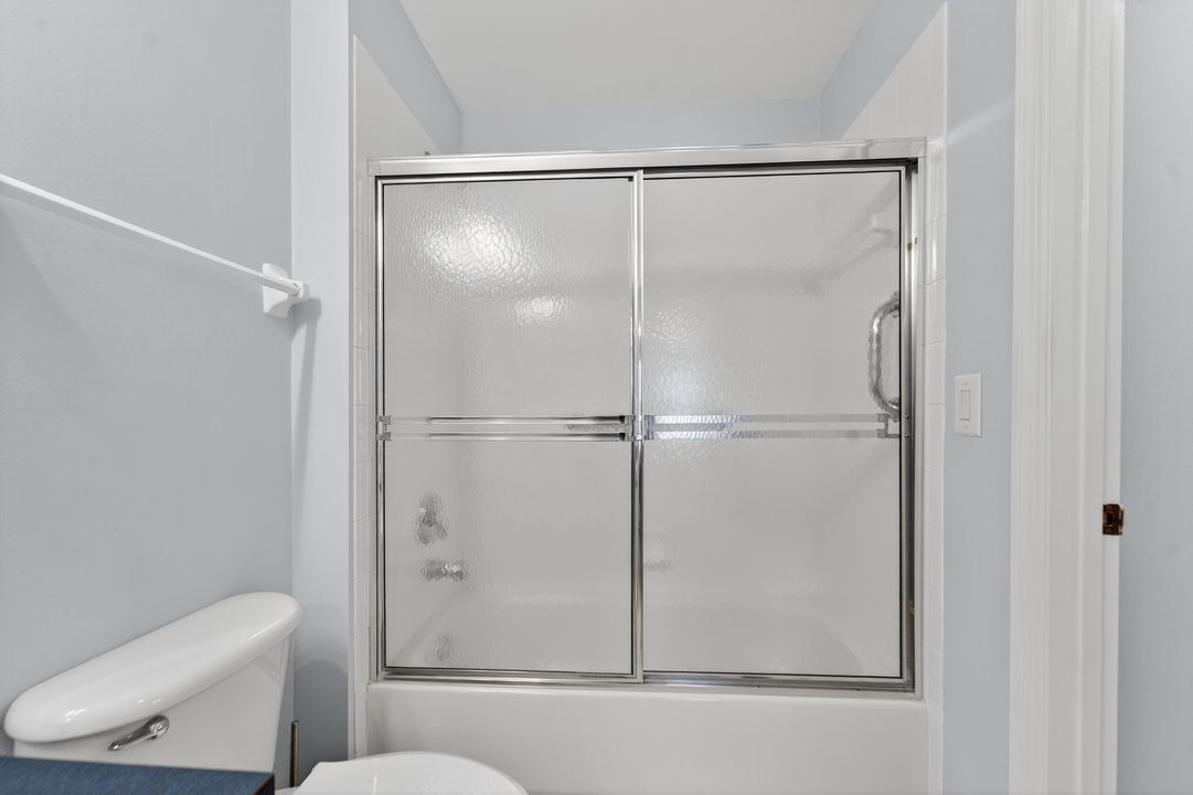 Под контрактом: $349,900 (2 спален, 2 ванн, 1396 Квадратных фут)