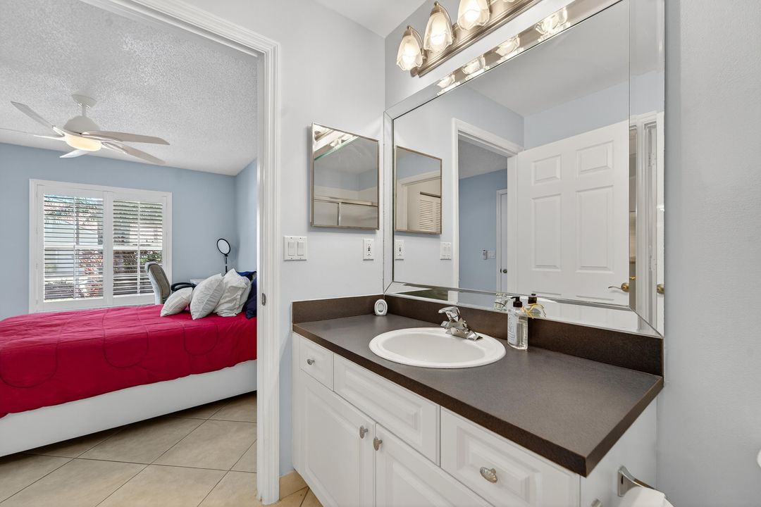 Под контрактом: $349,900 (2 спален, 2 ванн, 1396 Квадратных фут)