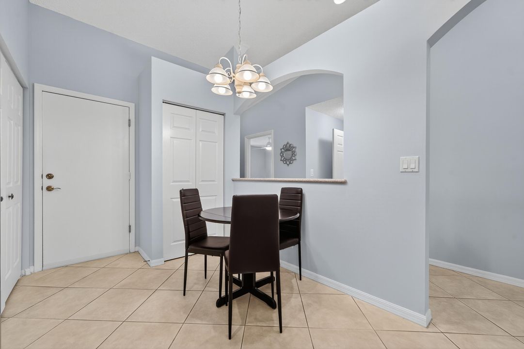 Под контрактом: $349,900 (2 спален, 2 ванн, 1396 Квадратных фут)